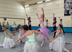 delegacion-estadounidense-visita-la-escuela-nacional-de-ballet-fernando-alonso