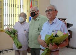 imponen-orden-por-la-cultura-cubana-a-destacados-poetas-en-el-festival-internacional-de-poesia-de-la-habana