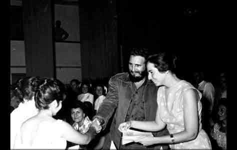 Fidel y Vilma en la fundación de la FMC.