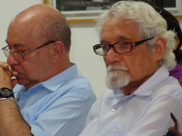 Pablo Armando Fernández junto a Miguel Barnet. Foto: Susana Méndez