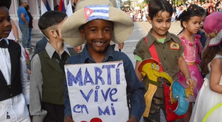 los-ninos-cubanos-honran-a-jose-marti-en-el-aniversario-169-de-su-natalicio