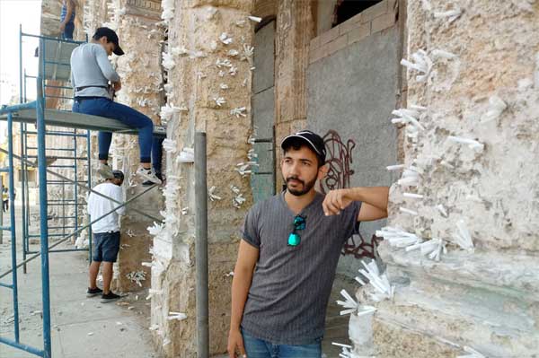 artistas-de-proyecto-detras-del-muro-instalan-obras-en-litoral-cubano