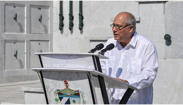 ofrenda-floral-del-presidente-cubano-al-poeta-nacional-nicolas-guillen