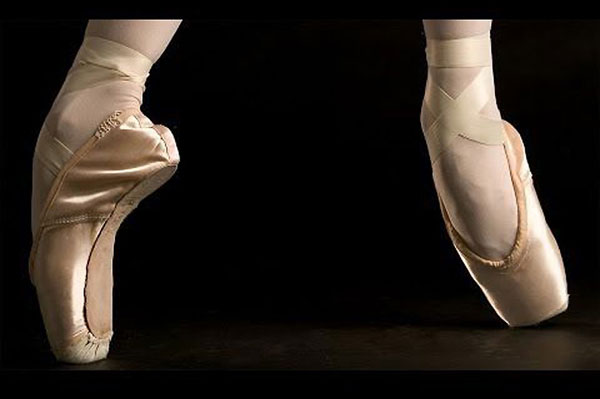 zapatillas-del-royal-ballet-contra-el-bloqueo-de-eeuu-a-cuba
