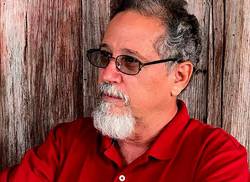 alex-fleites-la-poesia-trata-de-nombrar-lo-desconocido