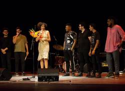 canto-en-la-habana-la-artista-britanica-celeste