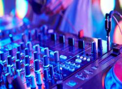 musicos-latinos-conjugan-talento-en-concierto-electroacustico-en-cuba