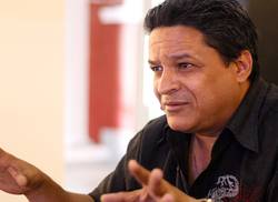 presentaran-libro-del-periodista-reinaldo-cedeno