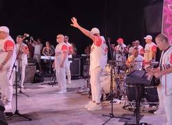 van-van-cierra-las-romerias-de-mayo-en-holguin