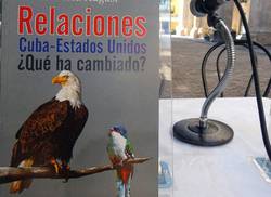 arnold-august-presento-en-el-sabado-del-libro-relaciones-cuba-estados-unidos-que-ha-cambiado