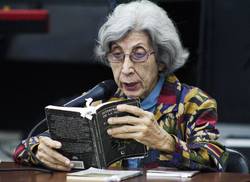basilia-papastamatiu-es-el-lenguaje-poetico-el-que-prefiero-el-que-me-atrapa-mas-intensamente