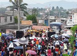 chicharrones-altamira-y-el-abel-santamaria-los-primeros-barrios-en-aplaudir-a-la-colmenita