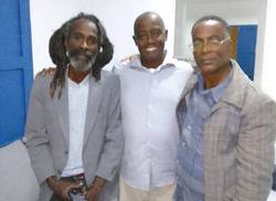 el-presidente-de-la-asociacion-cultural-yoruba-de-cuba-roberto-padron-silva-visito-el-centro-cultural-quintin-bandera