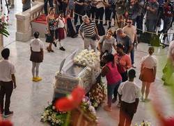 el-pueblo-cubano-honra-a-alicia-flores-para-la-reina