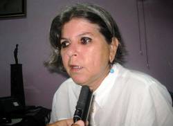 la-sombra-protectora-la-salvacion-en-versos-de-mujer-por-alain-valdes-sierra