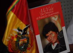 presentan-autobiografia-de-evo-morales-en-feria-del-libro