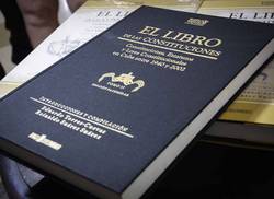 presentan-el-libro-de-las-constituciones-en-cuba