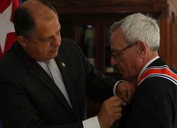 presidente-de-costa-rica-entrega-alta-condecoracion-a-eusebio-leal-por-alejandro-gomez