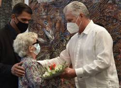 recibe-graziella-pogolotti-orden-jose-marti-de-manos-del-presidente-cubano-miguel-dias-canel-bermudez