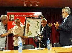 recibe-sergio-guerra-vilaboy-premio-nacional-de-ciencias-sociales-y-humanisticas-por-taisse-del-valle-valdes