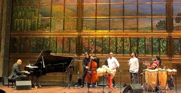 chucho-valdes-en-bellas-artes-una-orgia-celeste-de-congas-y-bata