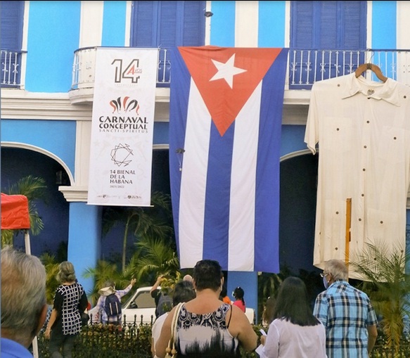 la-bienal-en-clave-de-carnaval