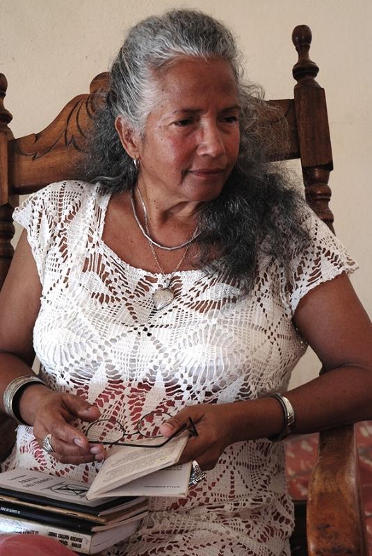 lucia-munoz-es-decir-la-poesia
