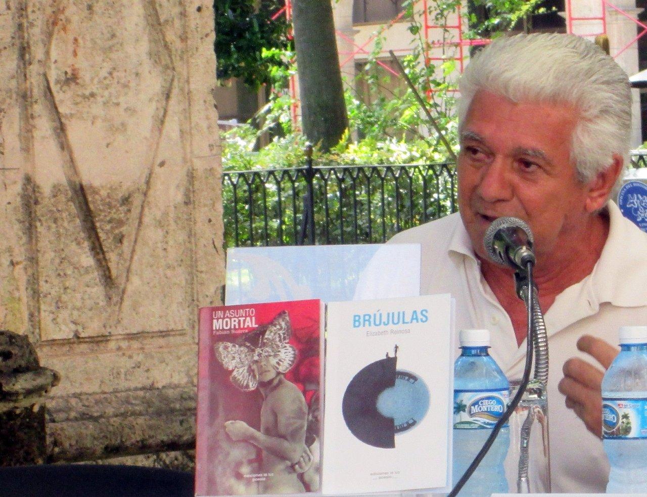 roberto-manzano-la-poesia-se-ha-adaptado-representativamente-al-mundo-en-que-vivimos