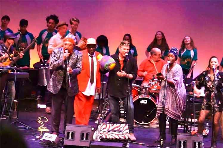 concierto-en-teatro-brava-demuestra-que-es-posible-dialogo-entre-culturas-distintas