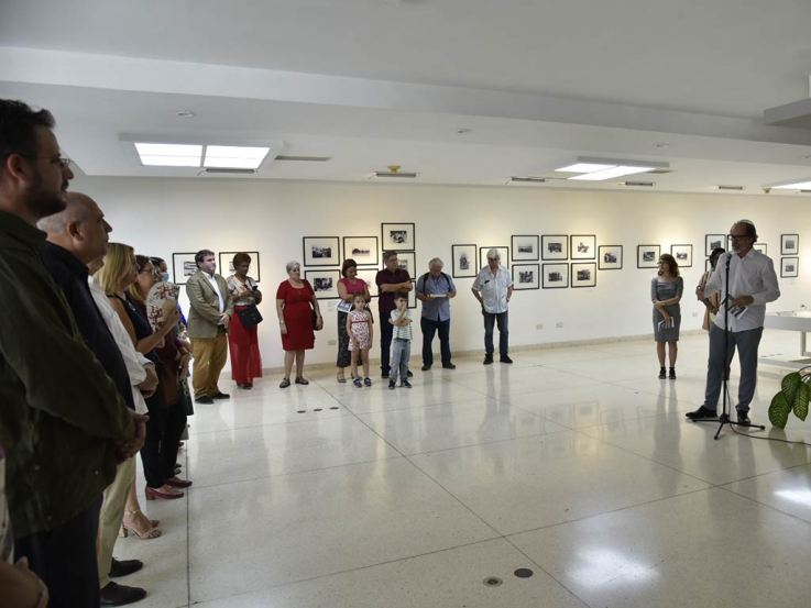 inauguran-exposicion-octubre-en-la-memoria