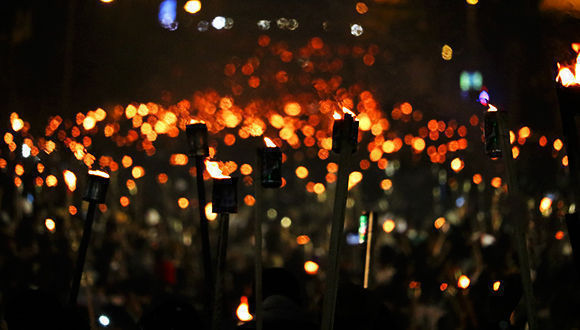 la-marcha-de-las-antorchas-se-realizara-en-redes-sociales-este-ano
