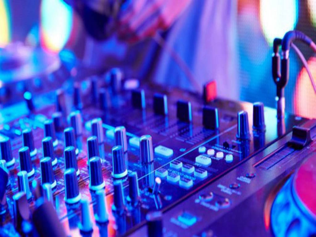 musicos-latinos-conjugan-talento-en-concierto-electroacustico-en-cuba
