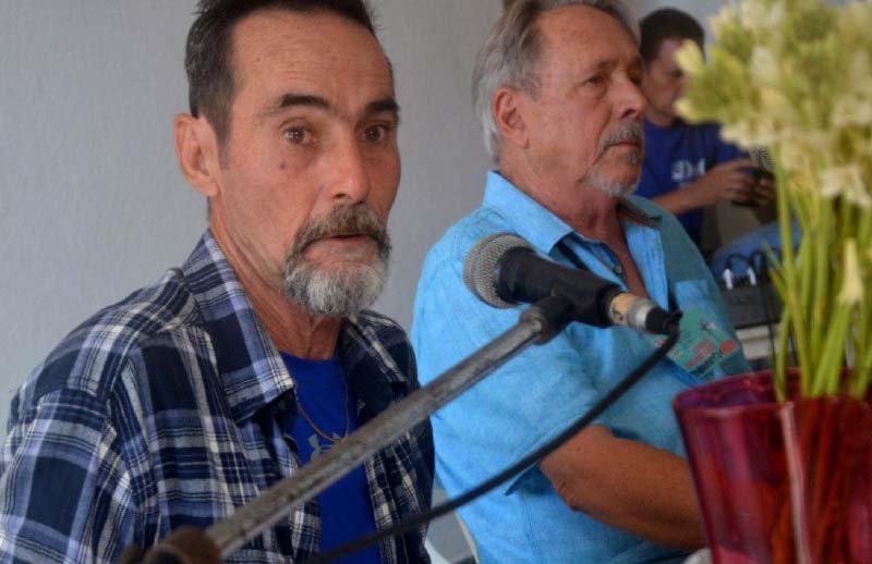 presentan-libro-cronicas-del-barrio-en-villa-clara
