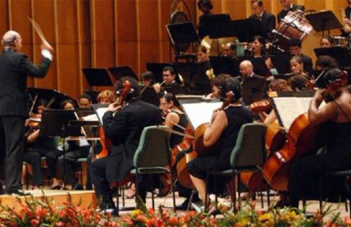 realiza-orquesta-sinfonica-concierto-especial-por-cuba-y-rusia