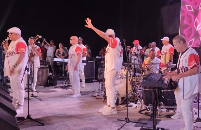 van-van-cierra-las-romerias-de-mayo-en-holguin