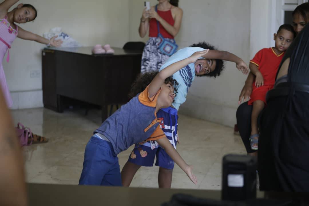 va-por-la-casa-yoga-dibujo-y-cuentos-en-los-talleres-para-infantes