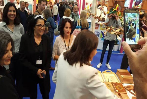 artesania-cubana-presente-en-feria-de-paris