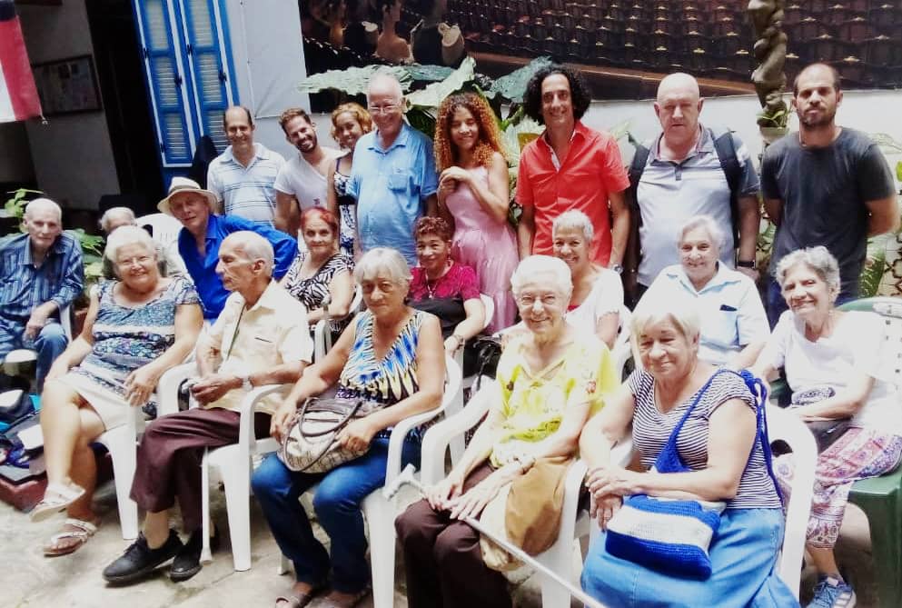 centro-de-dia-y-la-asociacion-canaria-leonor-perez-cabrera-lazos-firmes