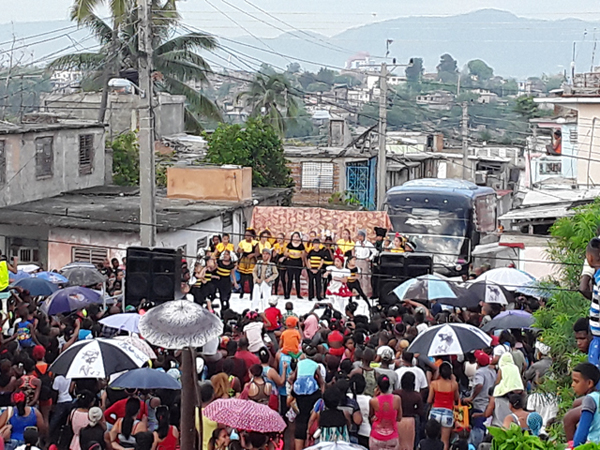 chicharrones-altamira-y-el-abel-santamaria-los-primeros-barrios-en-aplaudir-a-la-colmenita