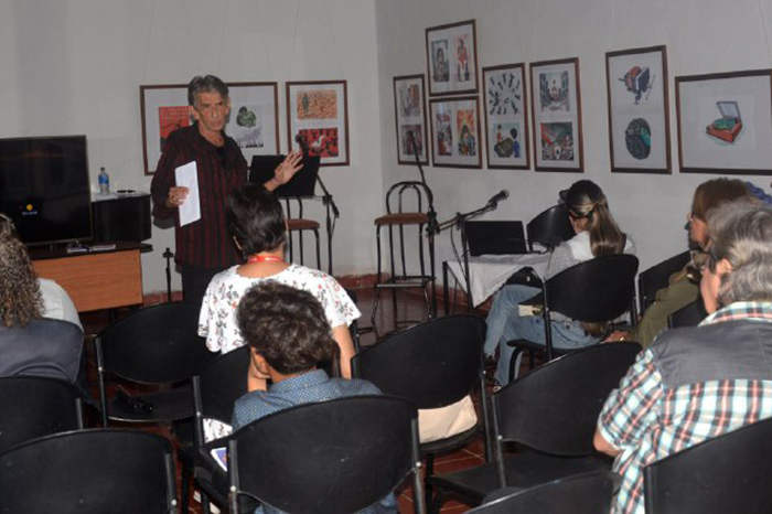 coloquio-jose-luis-cortes-homenajea-a-creadoras-villaclarenas