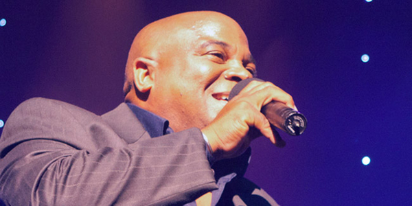 deleito-waldo-mendoza-al-publico-santiaguero-en-el-teatro-heredia