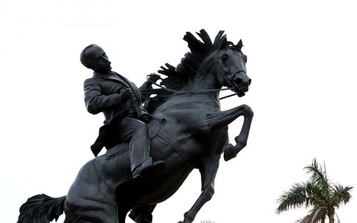 develan-en-la-habana-estatua-ecuestre-de-jose-marti