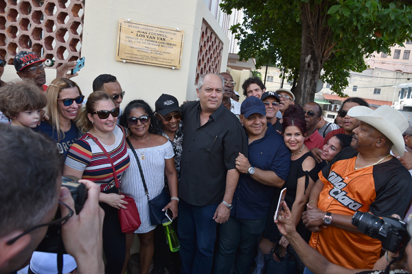 develan-tarja-en-honor-a-juan-formell