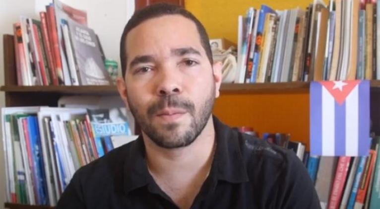 dialogos-a-viva-voz-con-yasel-toledo