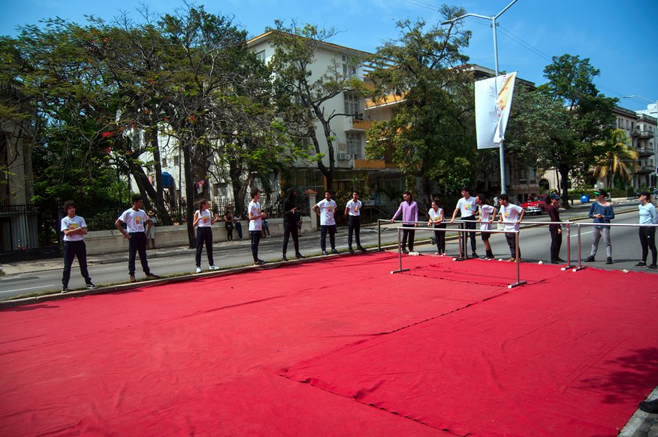 el-publico-y-acosta-danza-hoy-en-la-calle-linea