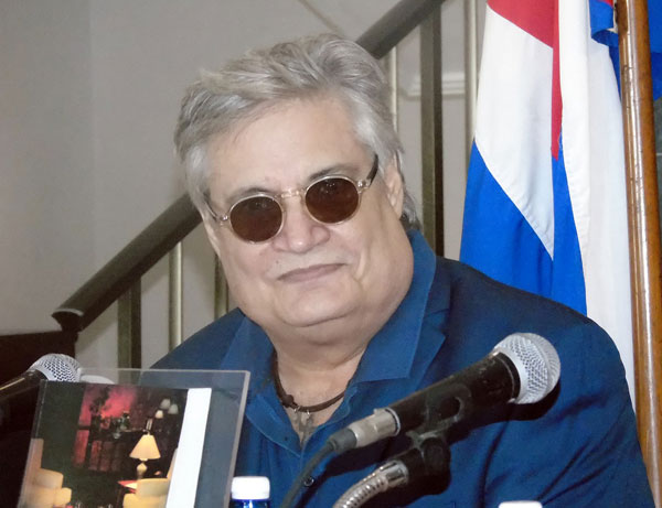 en-el-sabado-del-libro-amaury-perez-y-con-2-que-se-quieran-por-susana-mendez-munoz