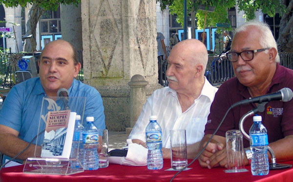 en-el-sabado-el-libro-nueva-edicion-de-siempre-la-muerte-su-paso-breve-de-reynaldo-gonzalez