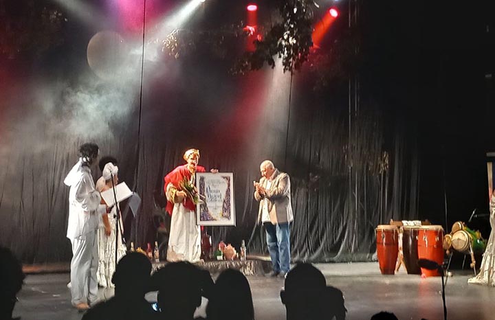 entregan-premio-nacional-de-teatro-al-querido-actor-fernando-hechavarria
