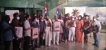 entregan-reconocimiento-a-varios-creadores-por-su-labor-durante-etapa-de-pandemia