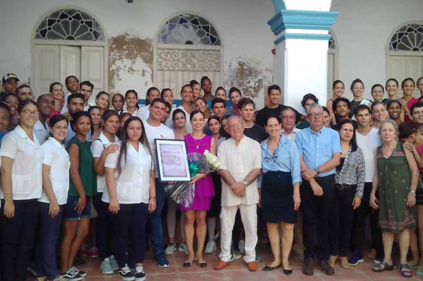 estudiantes-universitarios-rinden-tributo-a-ballet-nacional-de-cuba